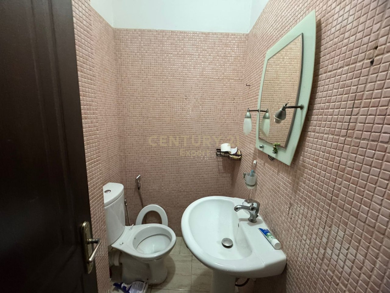 JEPET ME QIRA APARTAMENT 2+1+2 NE YZBERISHT