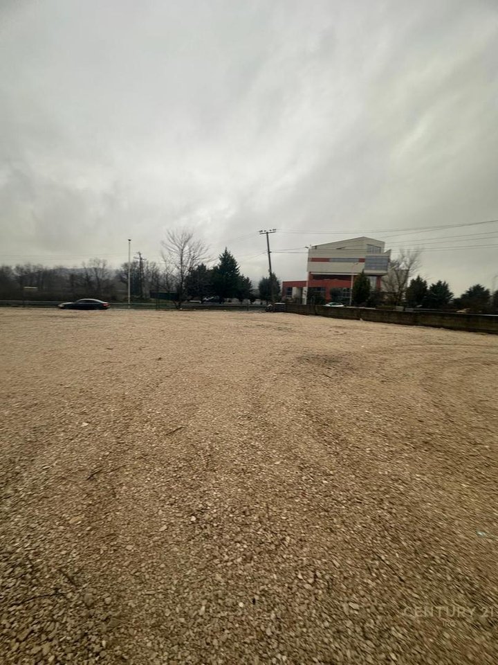 Land for sale in Rinas, very close to the airport