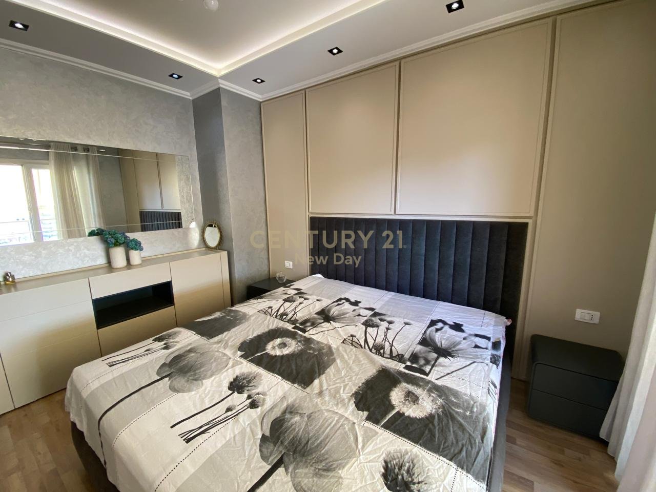 Jepet apartament 2+1+2t me qira prane qendres, Durres!