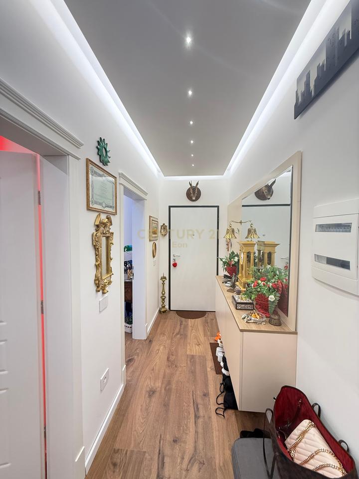 Shitet Apartament 2+2 tek Vila e Zogut, Durrës !