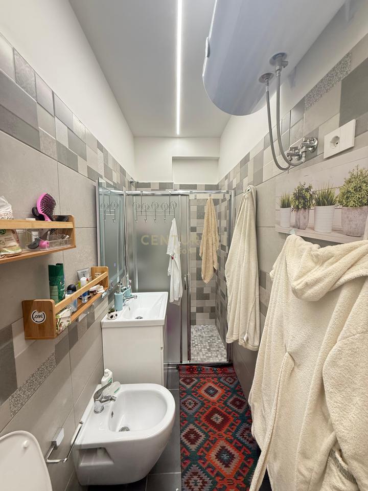 Shitet Apartament 2+2 tek Vila e Zogut, Durrës !