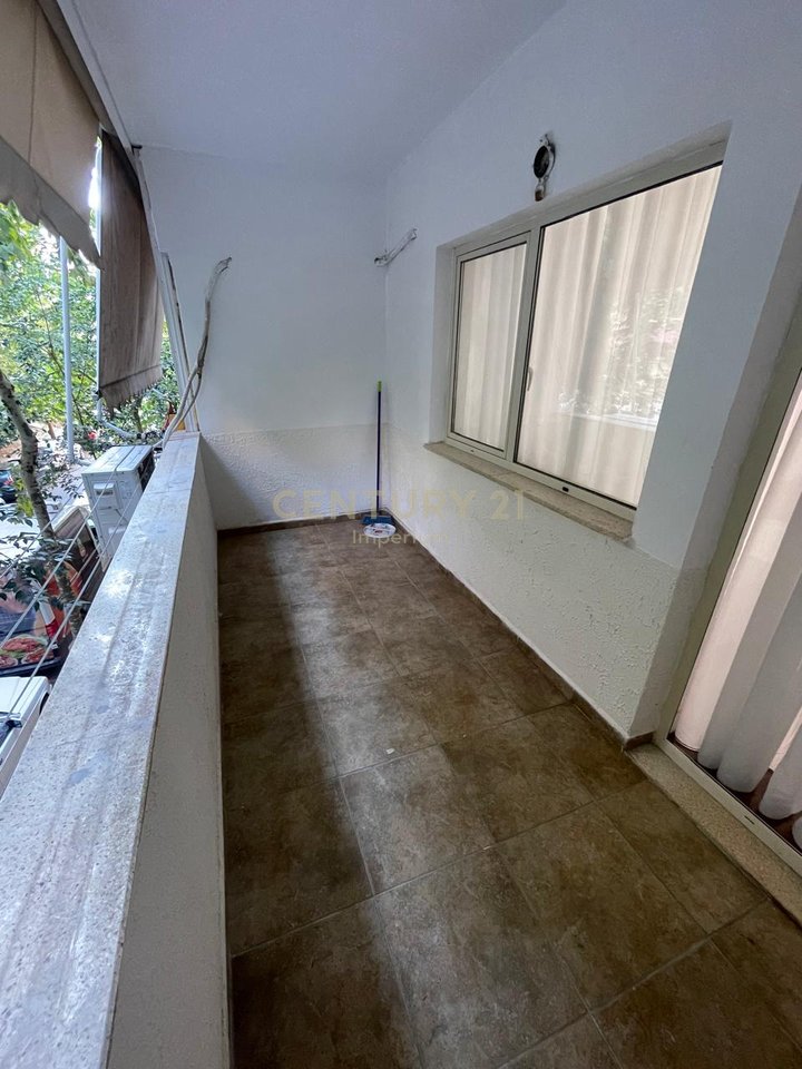 Shitet Apartament 1+1, 62 m², Yzberisht, pranë Grand Gallery