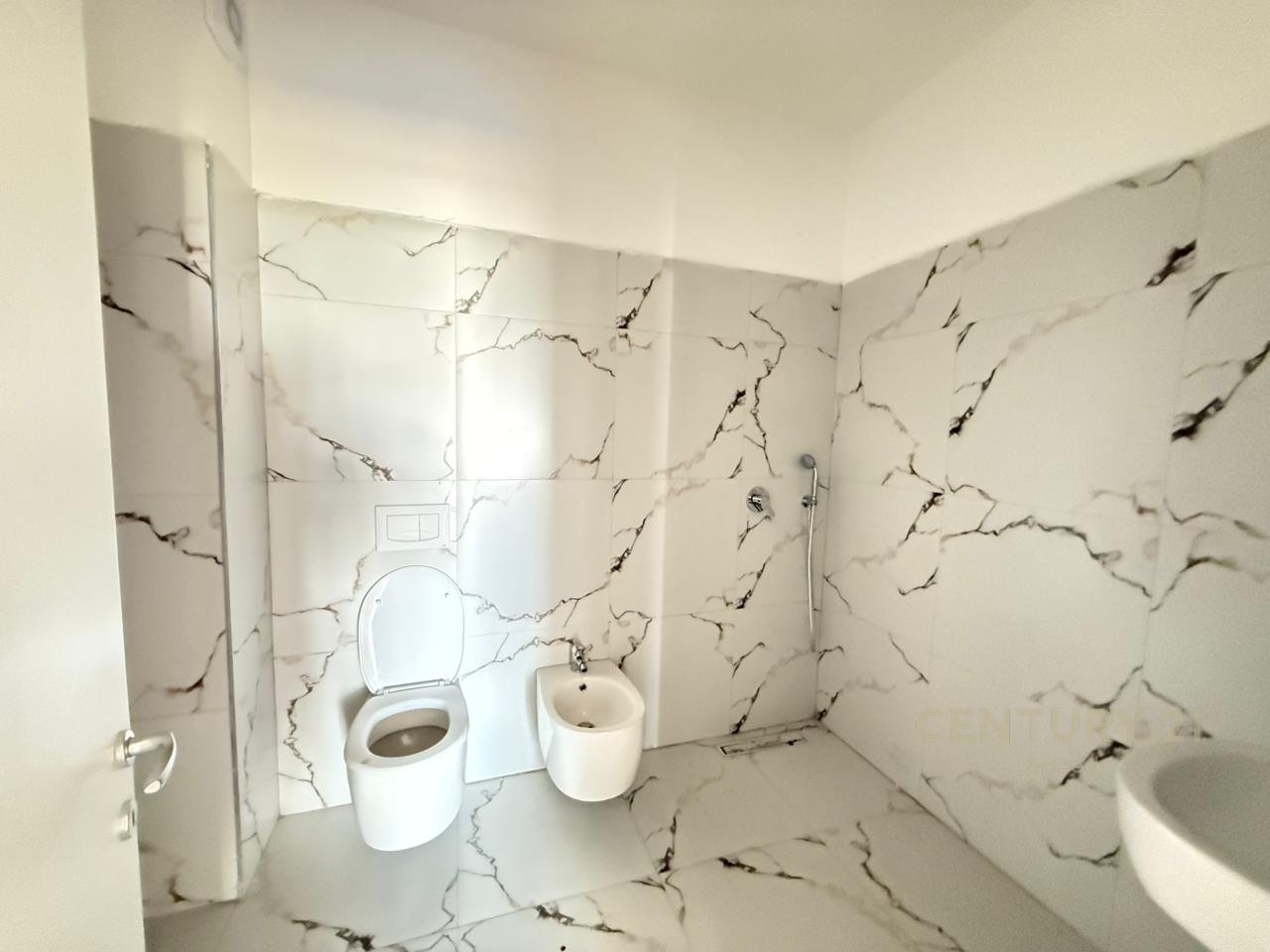 Appartamento 2+1 con Veranda in Vendita a Unaza e Re!
