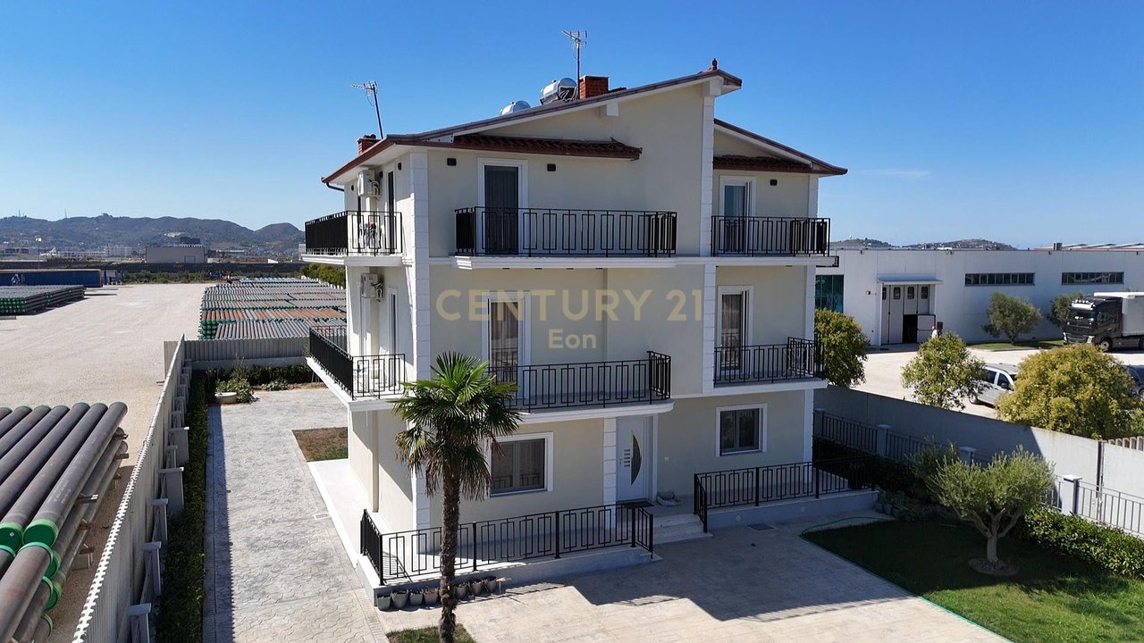 VILLA SU 3 PIANI IN VENDITA VICINO ALL'OSPEDALE DI DURRËS!