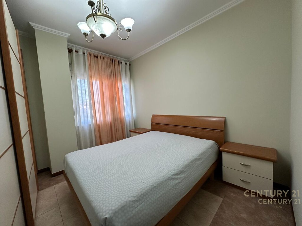 Jepet me Qira apartament 3+1+2+1 Lavanteri, Bulevardi Zogu i Parë!