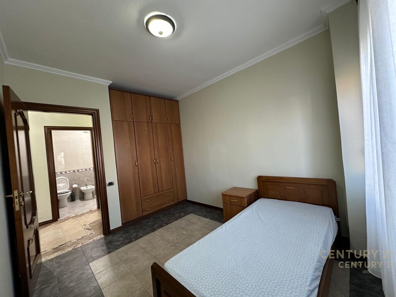 Jepet me Qira apartament 3+1+2+1 Lavanteri, Bulevardi Zogu i Parë!
