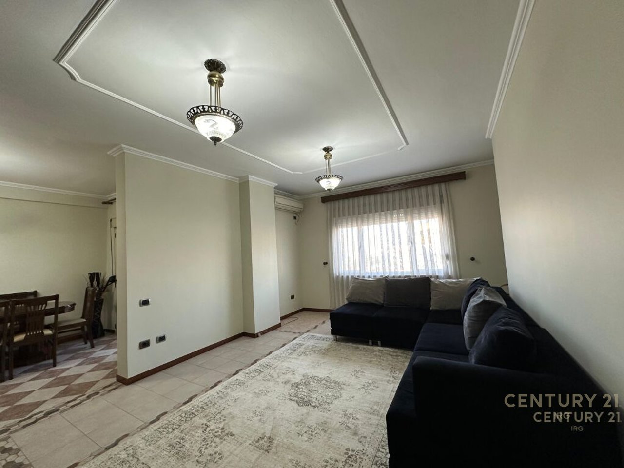 Jepet me Qira apartament 3+1+2+1 Lavanteri, Bulevardi Zogu i Parë!