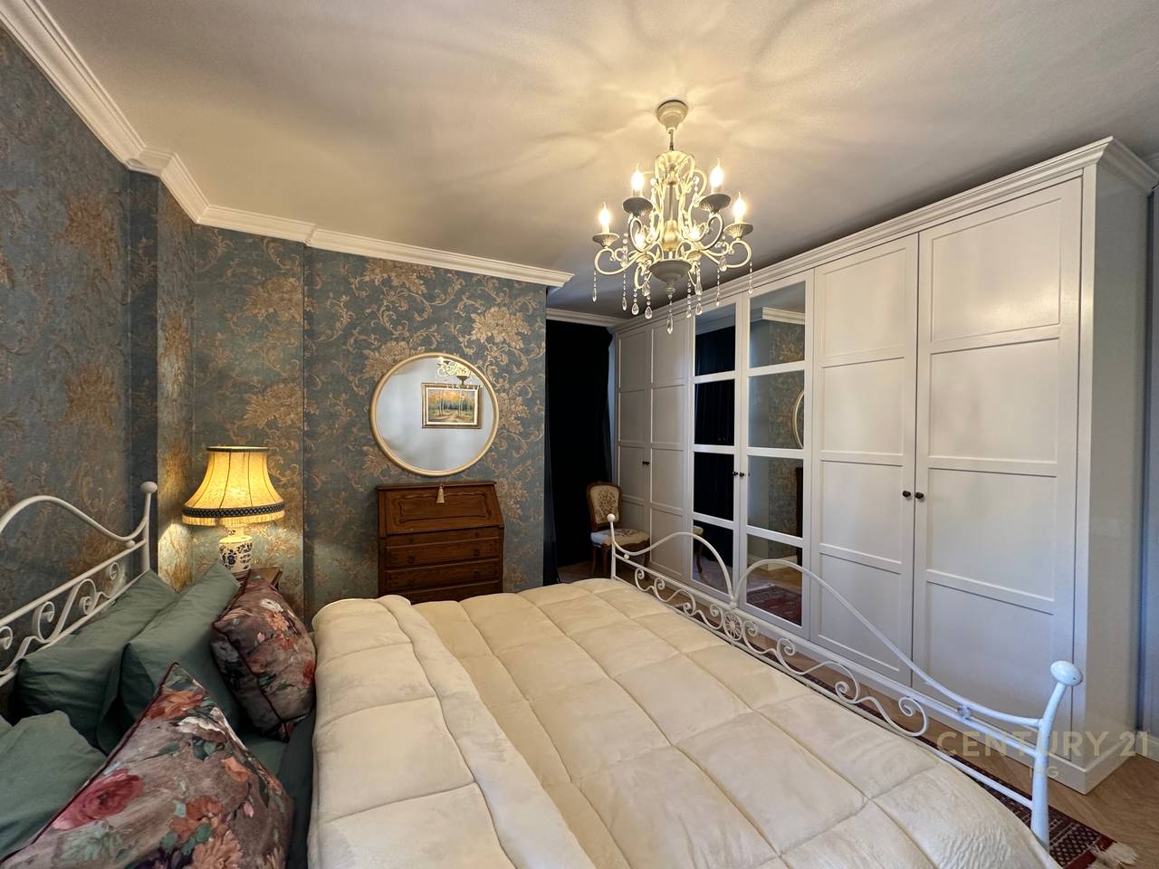 Apartament 2+1+2 tek Stadiumi Air Albania!