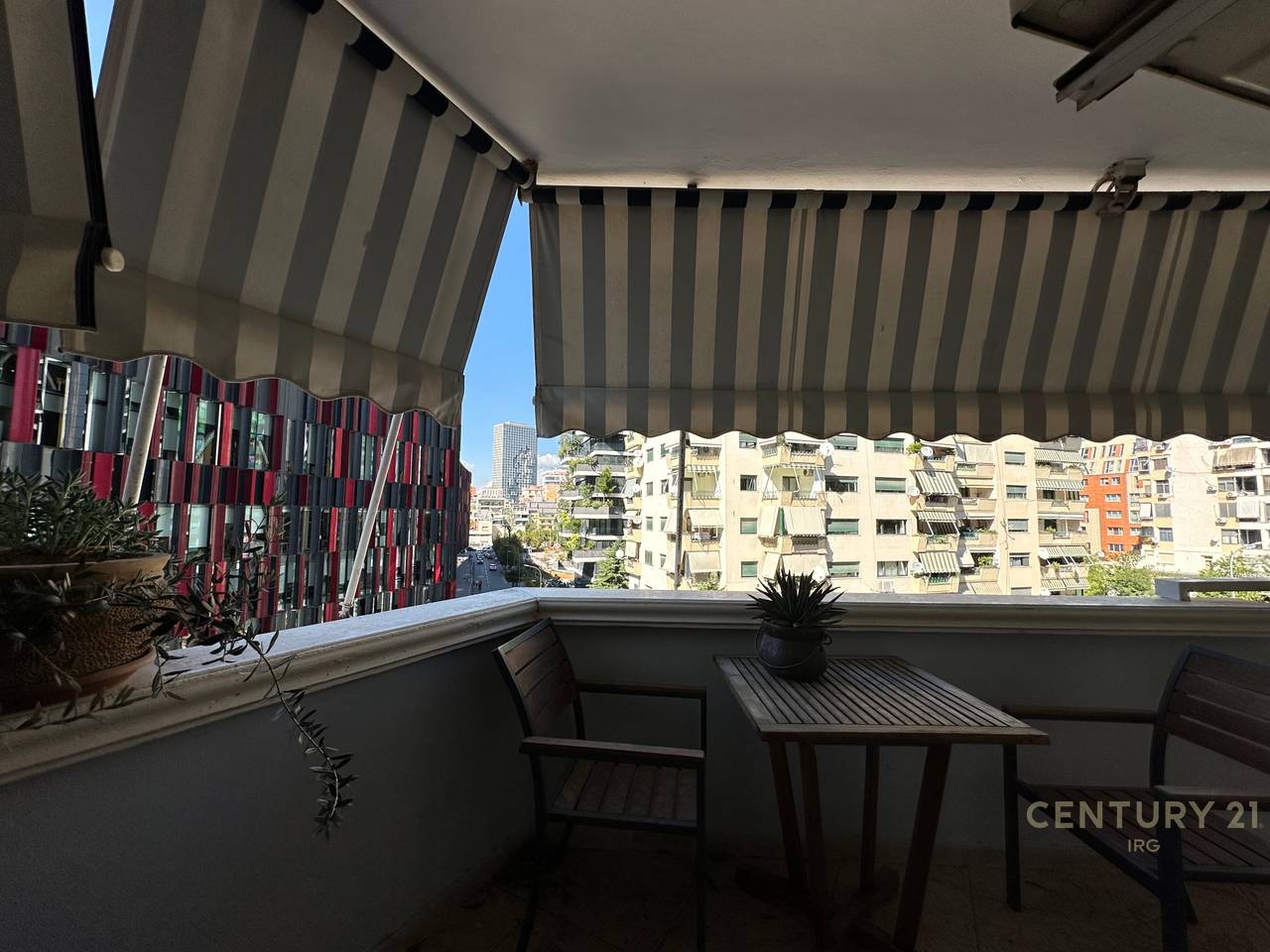 Apartament 2+1+2 tek Stadiumi Air Albania!