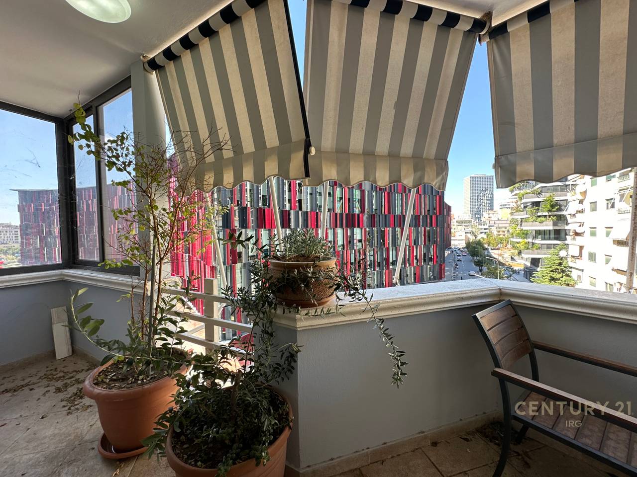 Apartament 2+1+2 tek Stadiumi Air Albania!