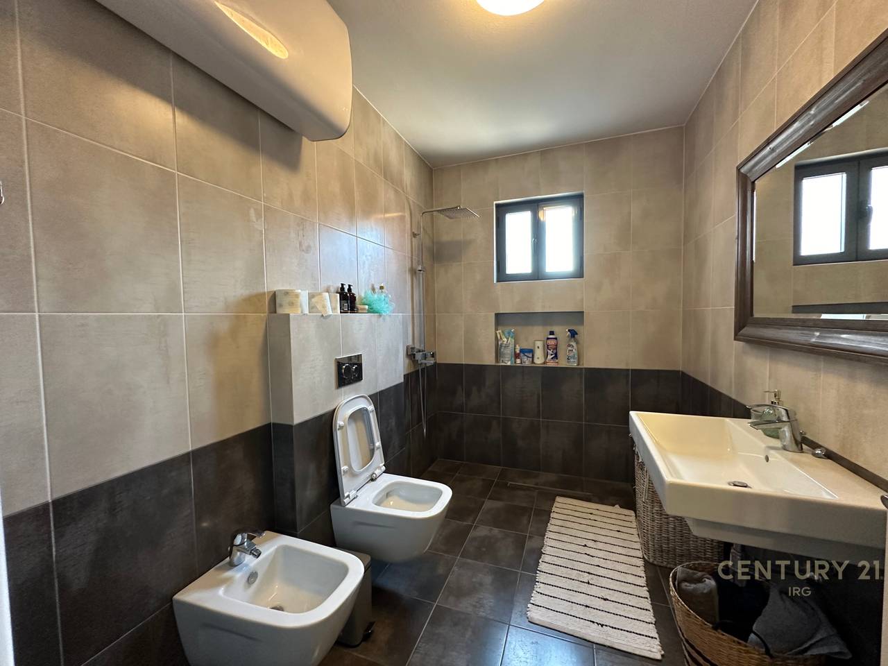 Apartament 2+1+2 tek Stadiumi Air Albania!