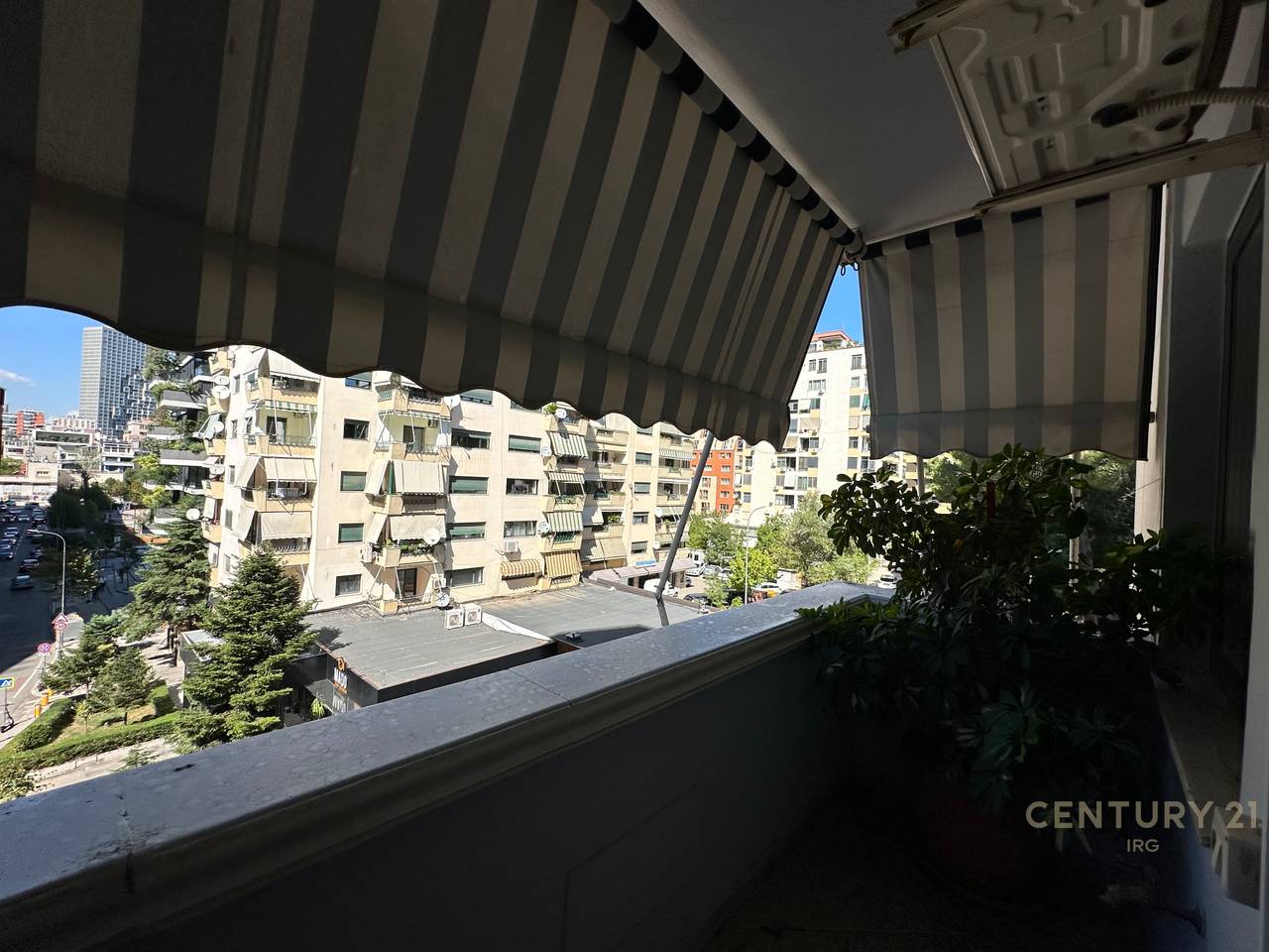 Apartament 2+1+2 tek Stadiumi Air Albania!