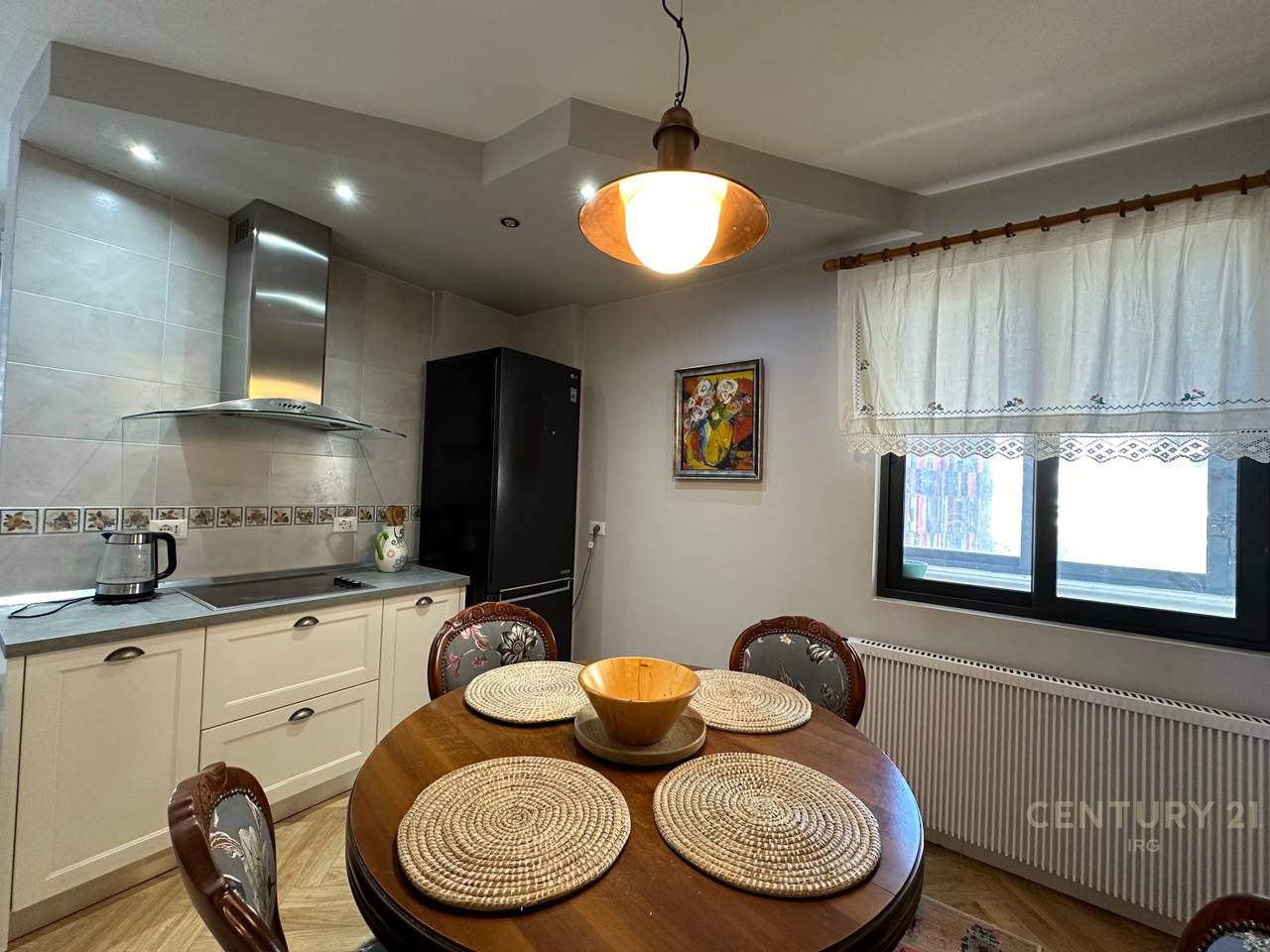 Apartament 2+1+2 tek Stadiumi Air Albania!