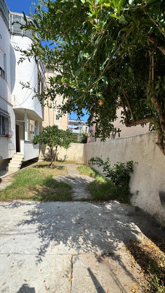 Shitet kat vile 2+1 me hyrje individuale dhe oborr privat !