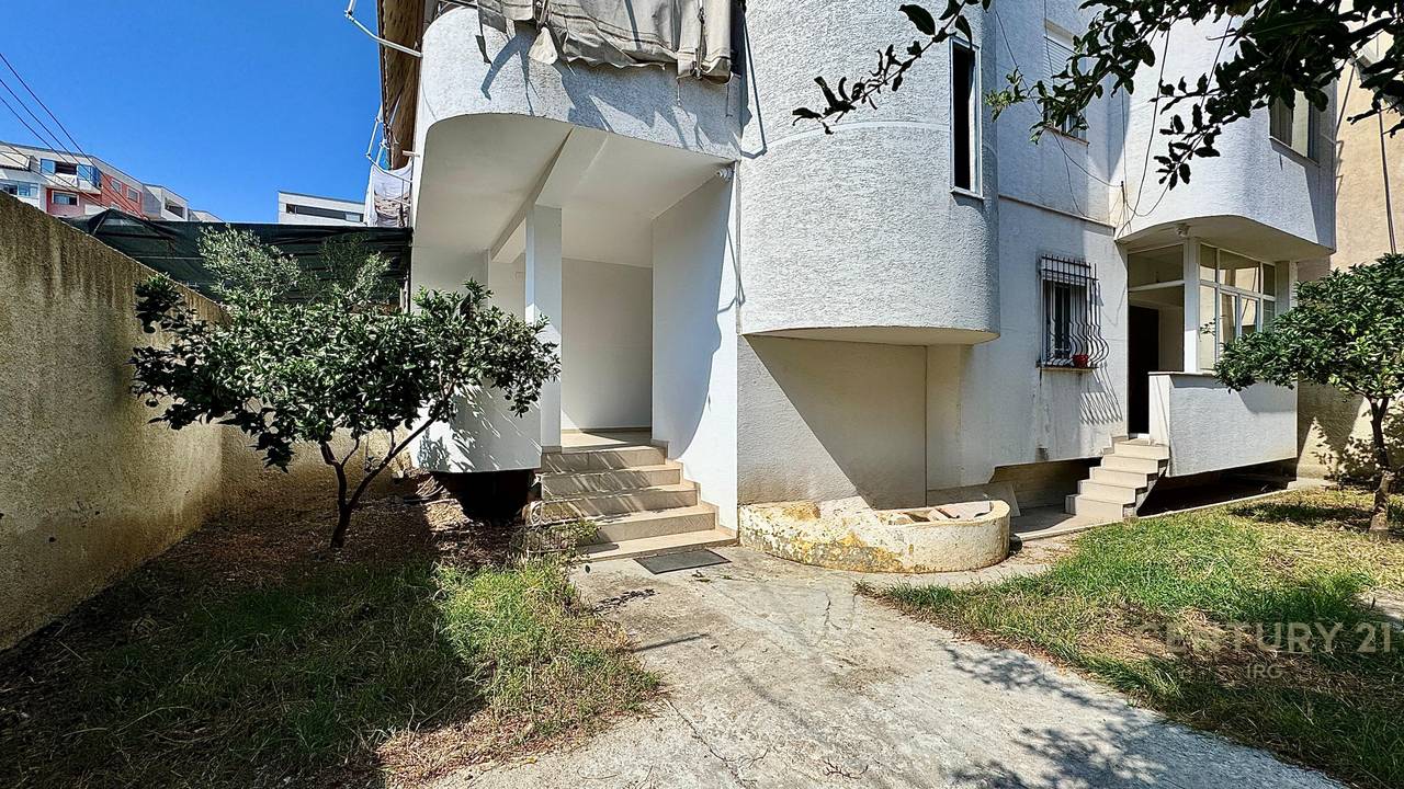 Shitet kat vile 2+1 me hyrje individuale dhe oborr privat !