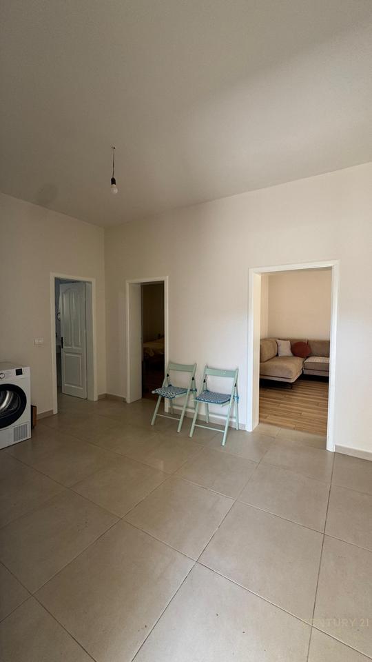 Shitet kat vile 2+1 me hyrje individuale dhe oborr privat !