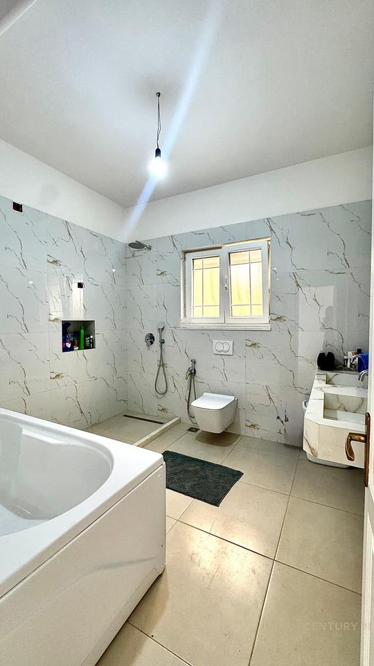 Shitet kat vile 2+1 me hyrje individuale dhe oborr privat !