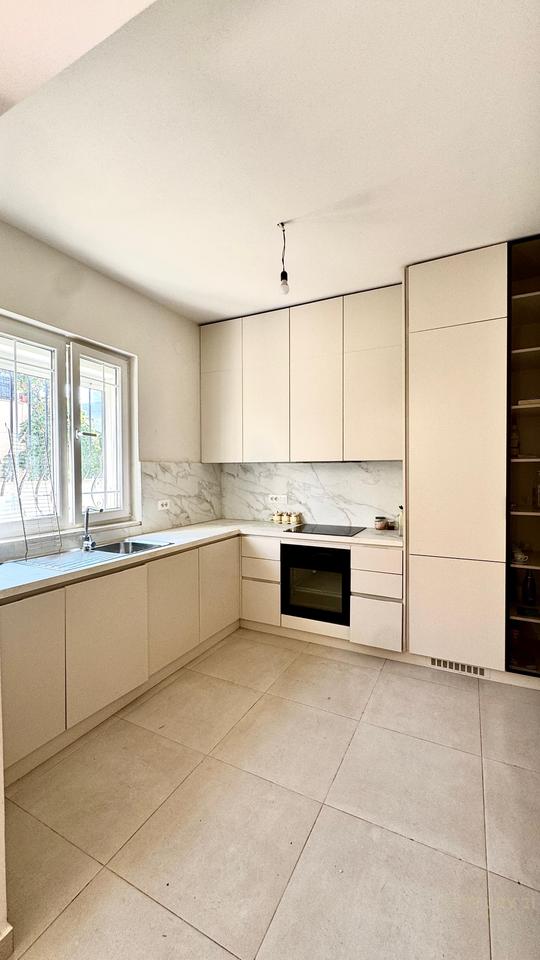 Shitet kat vile 2+1 me hyrje individuale dhe oborr privat !