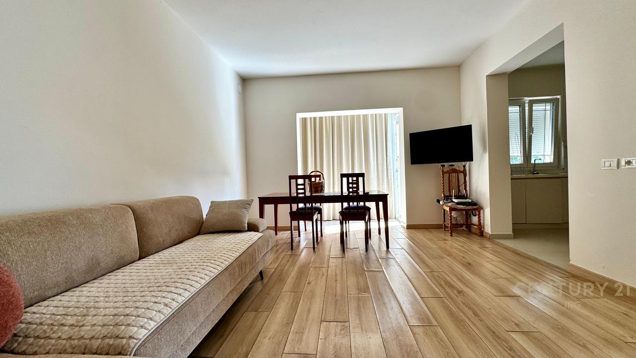 Shitet kat vile 2+1 me hyrje individuale dhe oborr privat !