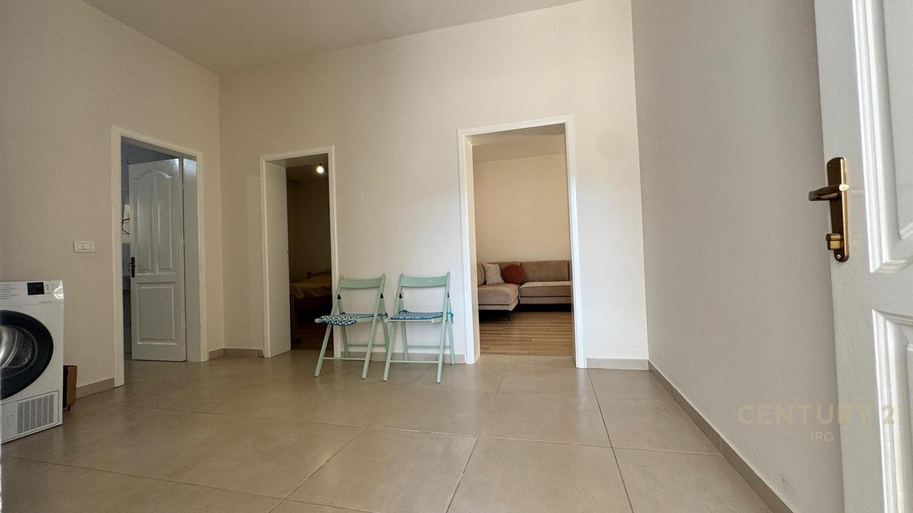 Shitet kat vile 2+1 me hyrje individuale dhe oborr privat !