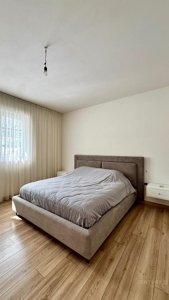 Shitet kat vile 2+1 me hyrje individuale dhe oborr privat !