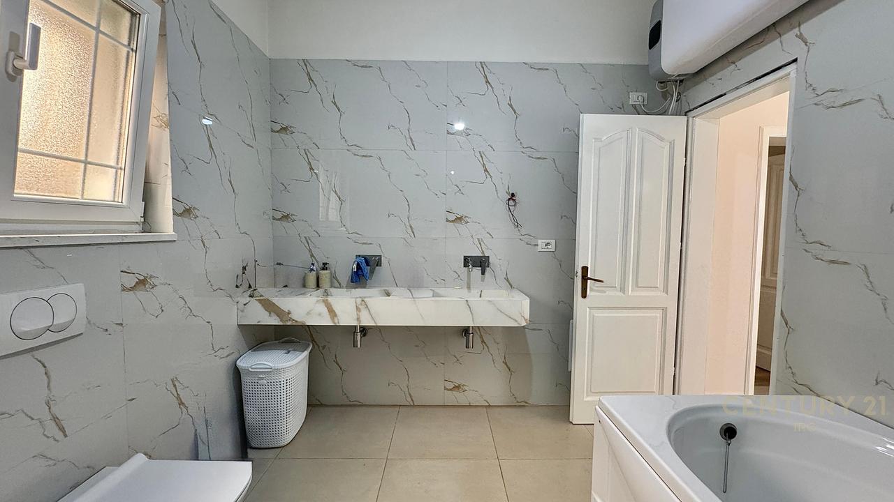 Shitet kat vile 2+1 me hyrje individuale dhe oborr privat !