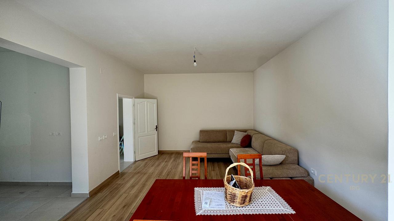 Shitet kat vile 2+1 me hyrje individuale dhe oborr privat !