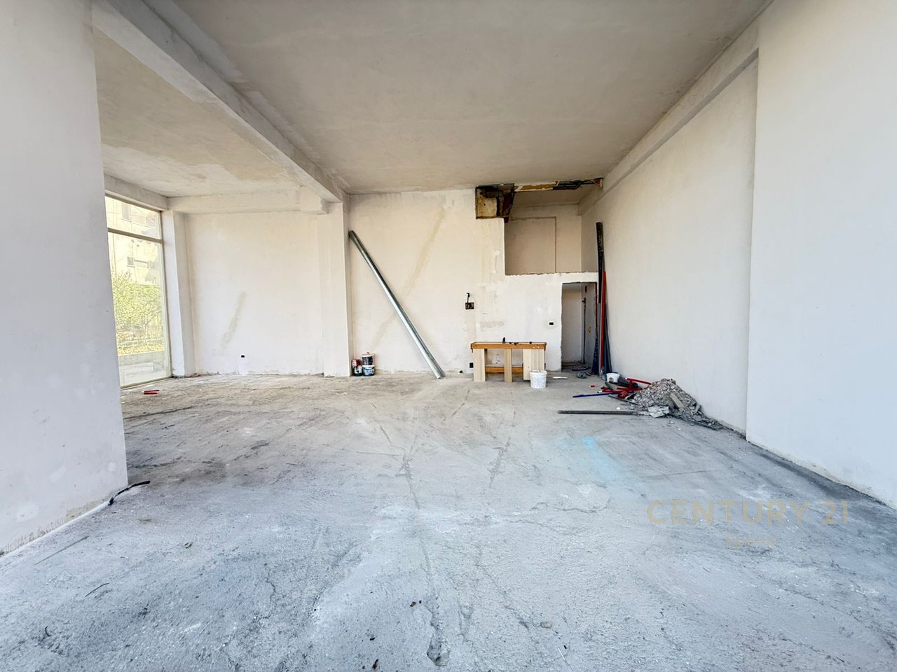 Commercial space for sale in Astir!!