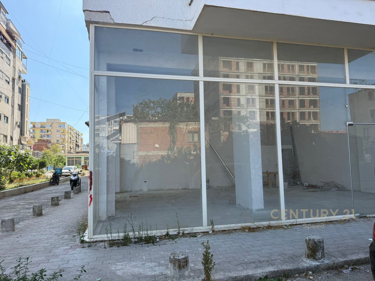 Commercial space for sale in Astir!!