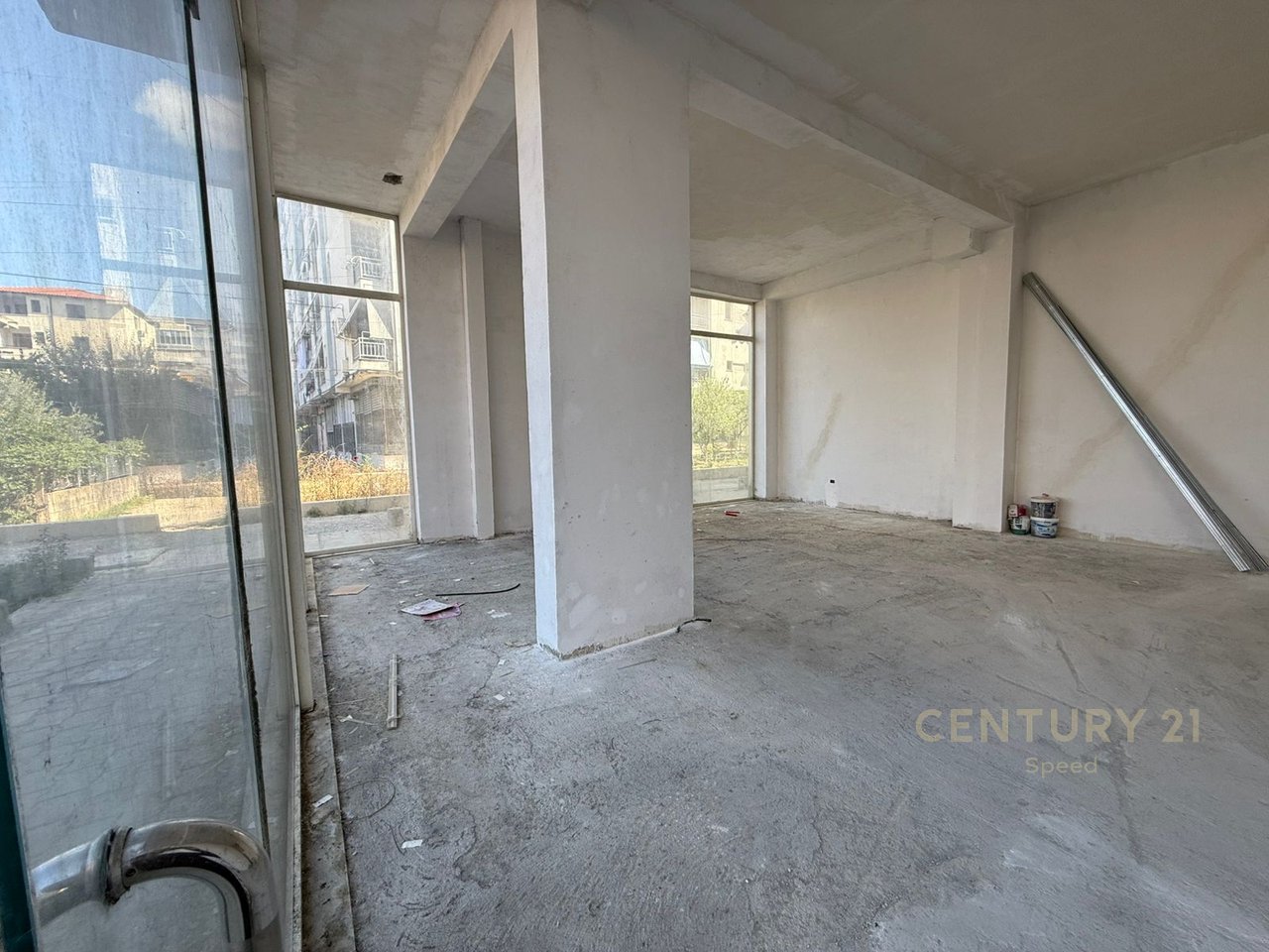 Commercial space for sale in Astir!!