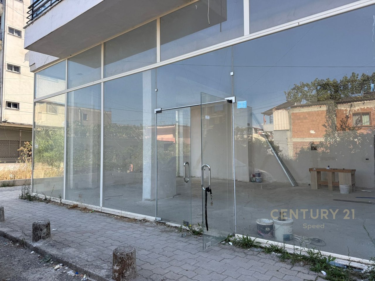 Commercial space for sale in Astir!!