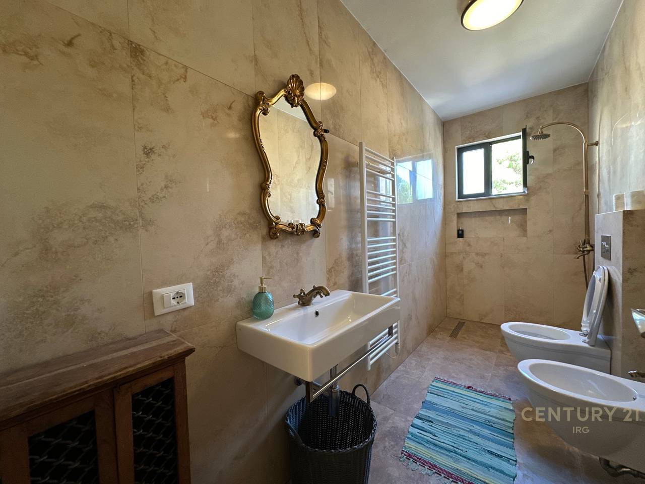 Apartament 2+1+2 tek Stadiumi Air Albania!