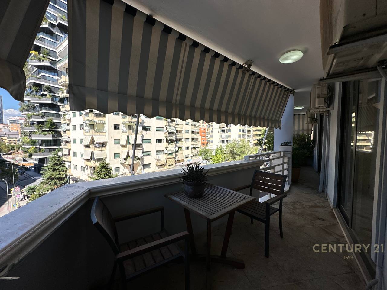 Apartament 2+1+2 tek Stadiumi Air Albania!