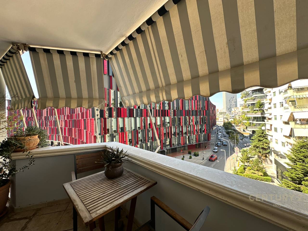 Apartament 2+1+2 tek Stadiumi Air Albania!