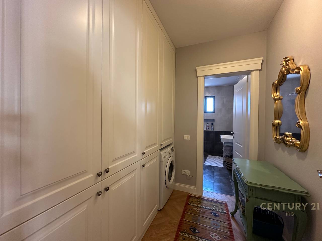 Apartament 2+1+2 tek Stadiumi Air Albania!