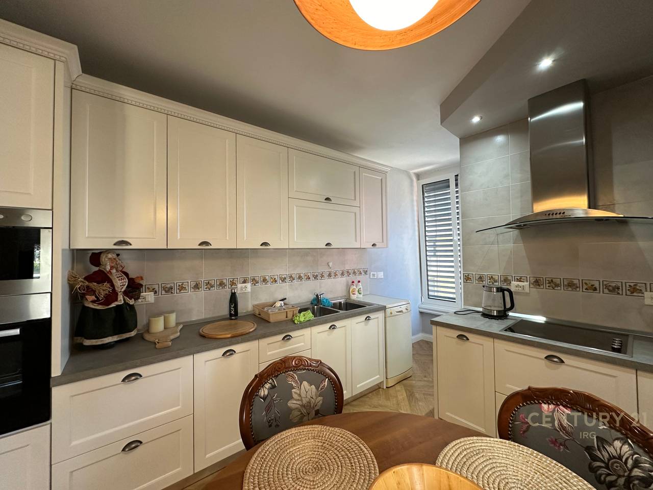 Apartament 2+1+2 tek Stadiumi Air Albania!