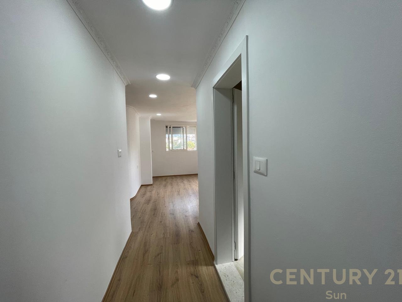 APPARTAMENTO 2+1 + Balcone in VENDITA a Shushica, all'inizio di via Kosovarëve!