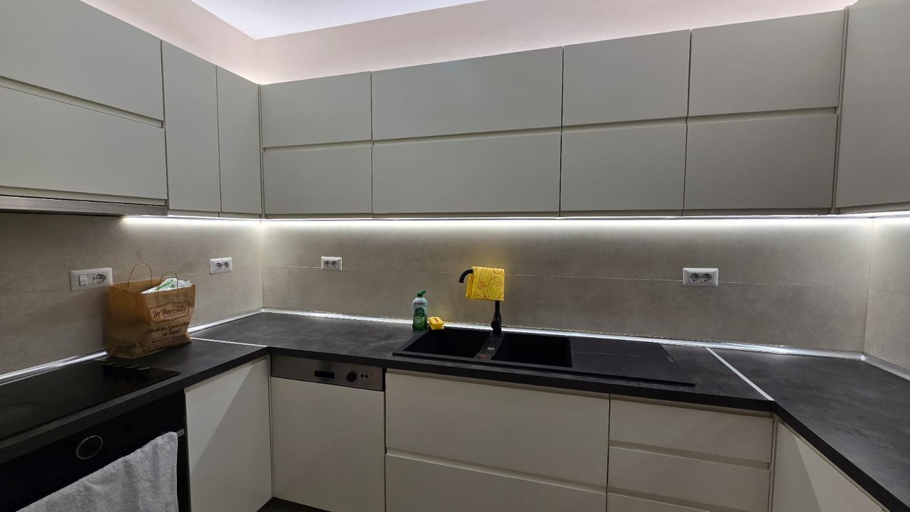 Jepet me qera apartament 2+1 tek 9 Katshet prane Sheshit Skenderbej !