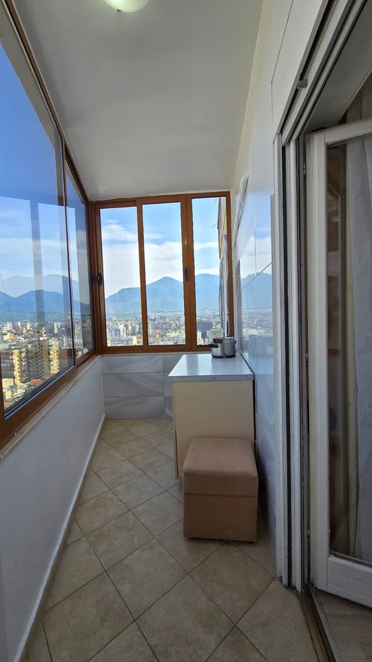 Jepet me qera apartament 2+1 tek 9 Katshet prane Sheshit Skenderbej !