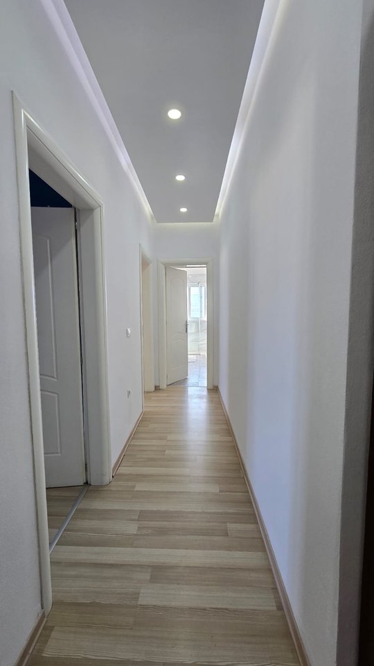 Jepet me qera apartament 2+1 tek 9 Katshet prane Sheshit Skenderbej !
