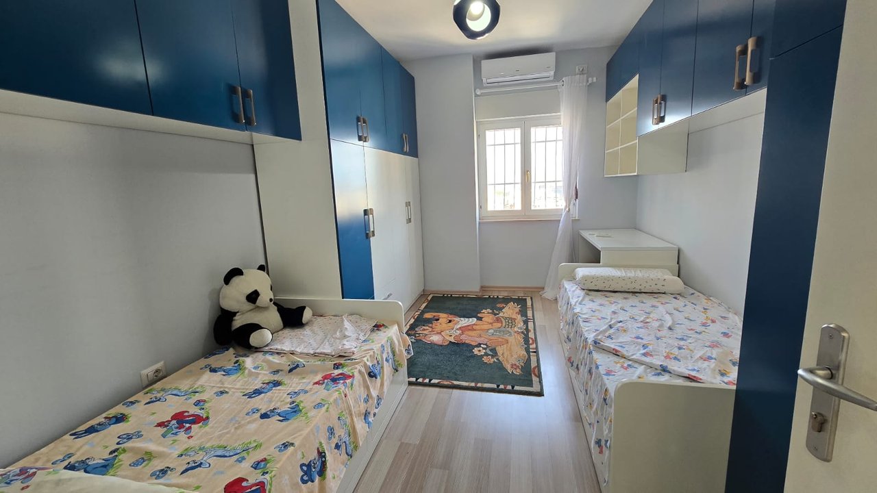 Jepet me qera apartament 2+1 tek 9 Katshet prane Sheshit Skenderbej !