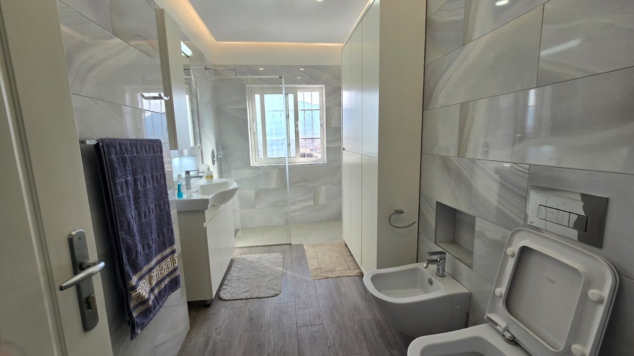 Jepet me qera apartament 2+1 tek 9 Katshet prane Sheshit Skenderbej !