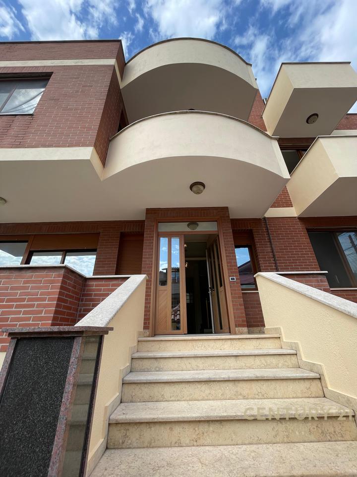 IN AFFITTO VILLA SU 3 PIANI A KODRA E PRIFTIT