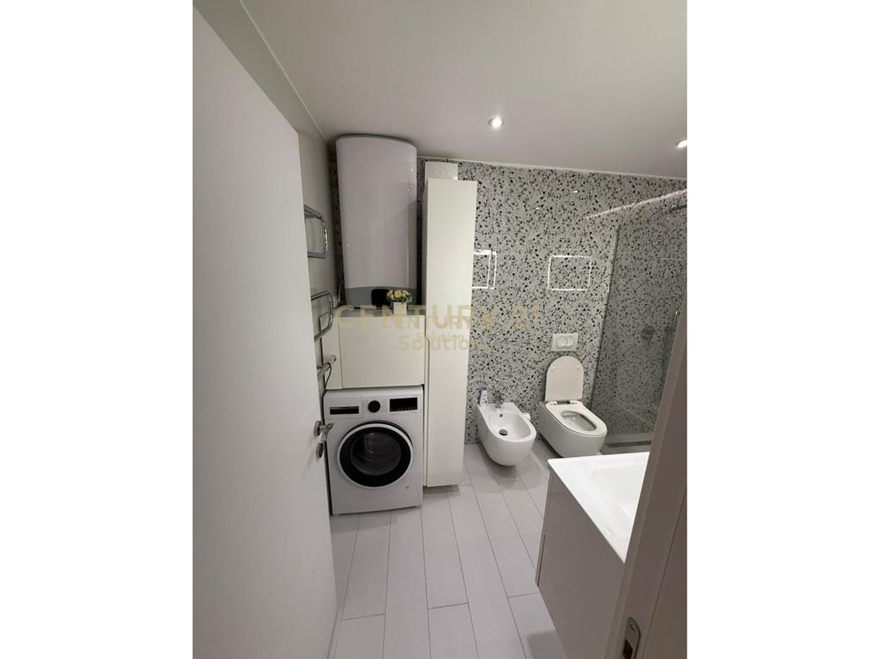 JEPET PER QIRA APARTAMENT 2+1+ POST PARKIMI TEK KOMPLEKSI STAR !