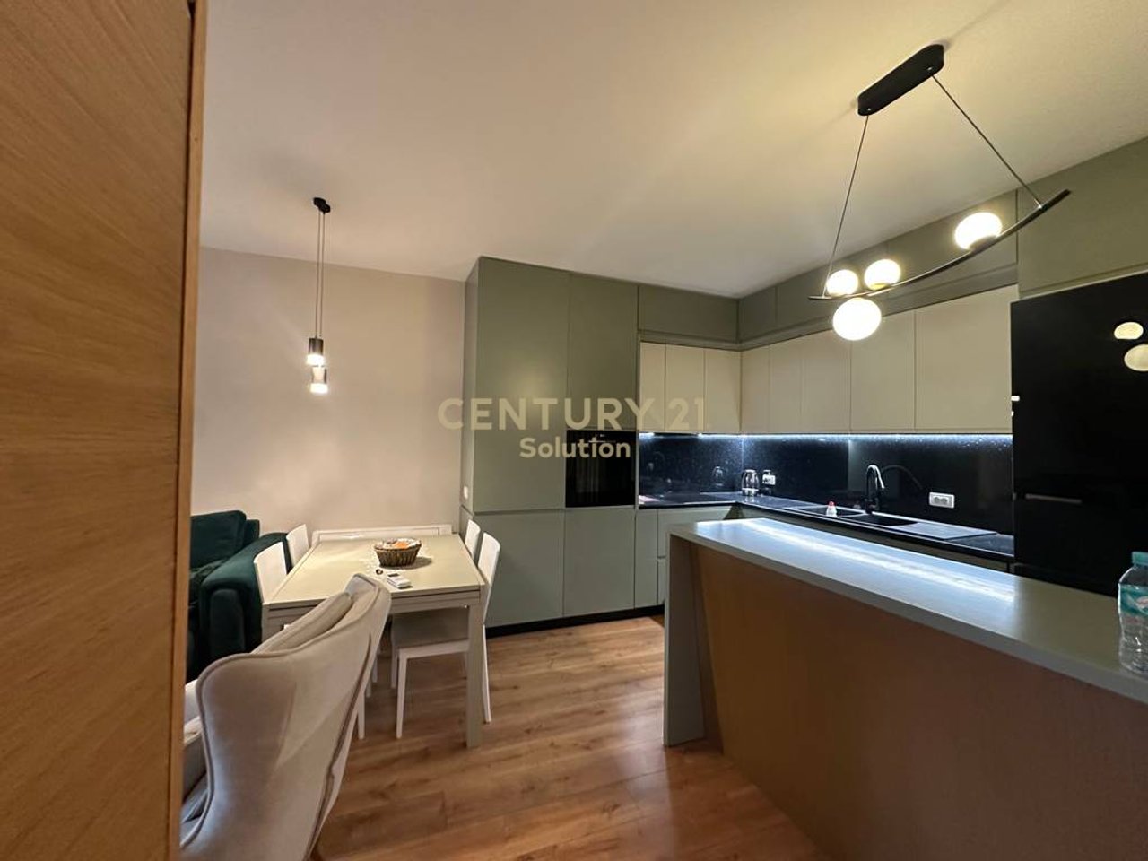 JEPET PER QIRA APARTAMENT 2+1+ POST PARKIMI TEK KOMPLEKSI STAR !