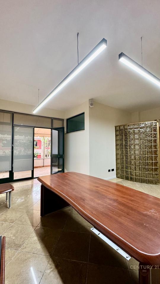 Office environment near the Prime Ministry – Papa John Paul II Street!