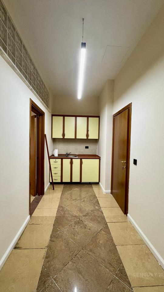 Office environment near the Prime Ministry – Papa John Paul II Street!