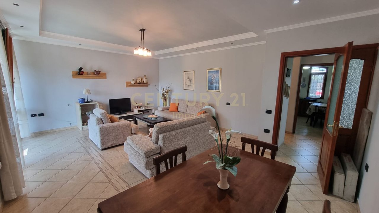 Apartament 2+1+2 Me Qira në Rrugen e Dibres, Tiranë - 700€ | 120 m²