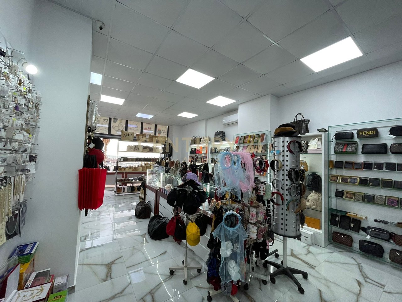 Attività commerciale in vendita sulla prima linea sul mare – a Rrota e Kuqe, Durrës!