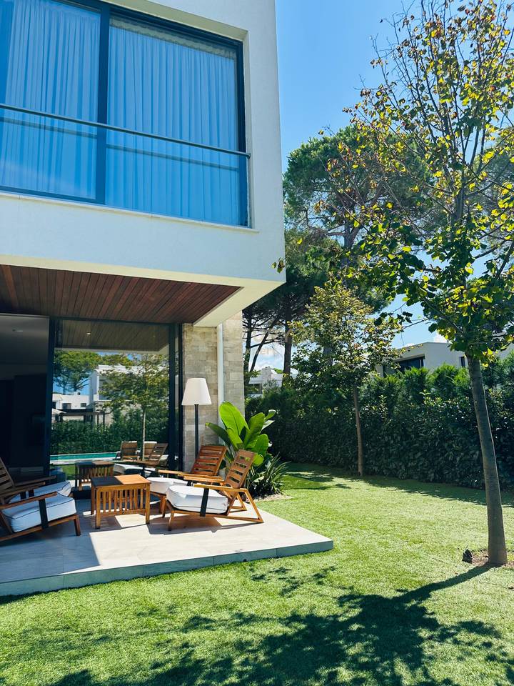 VILLA MODERNA IN VENDITA NEL RESIDENCE SAN PIETRO, LALZ BAY!!!